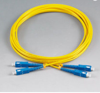 Aşırı koşullarda bağlantılar için sıcaklığa dayanıklı fiber optik yama kablosu
